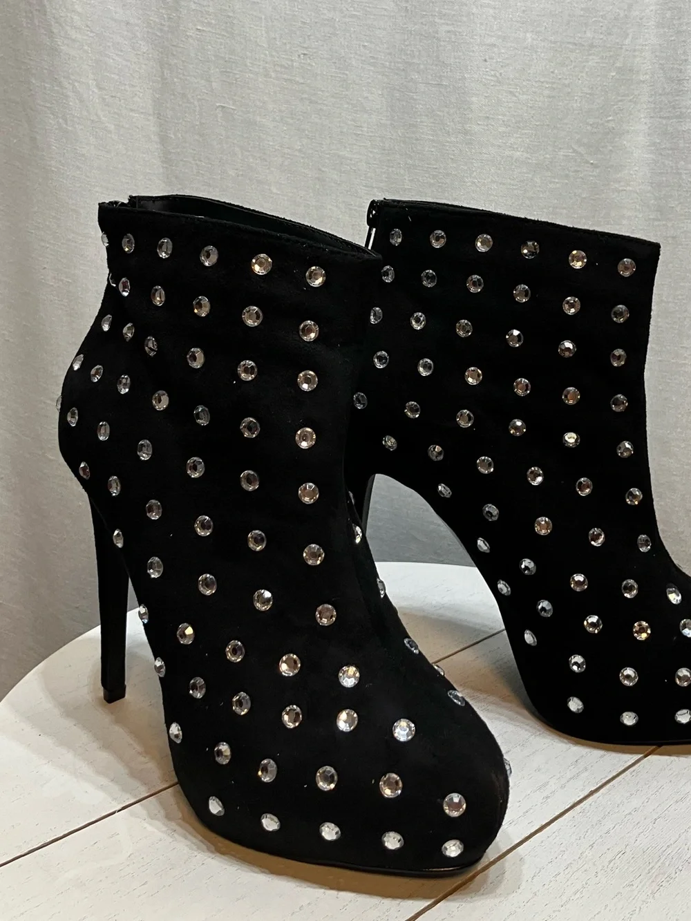 Scene Weaver Black Crystal-Studded High Heel Platform Ankle Boots 10 New in box.